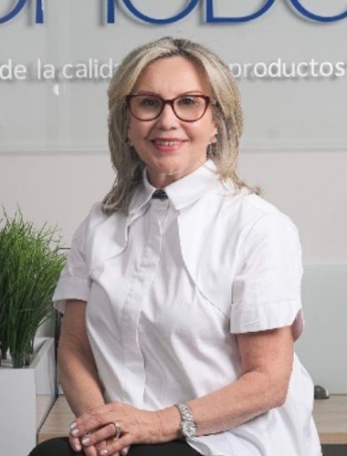 ESPERANZA GARNICA MORA, Embajadores de Simildiet, laboratorio dedicado a sus productos cosmecéuticos y cosméticos: